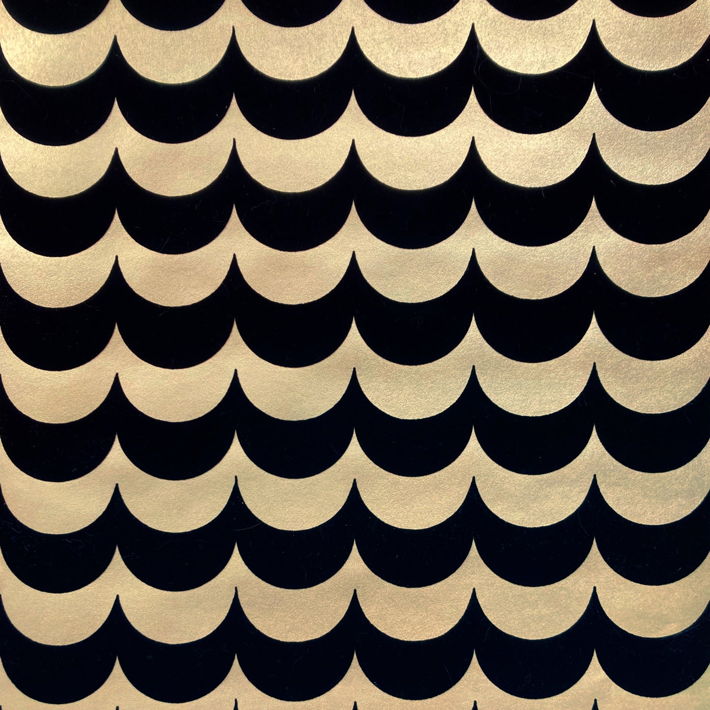 SCOOP black and gold lustre flock wallpaper