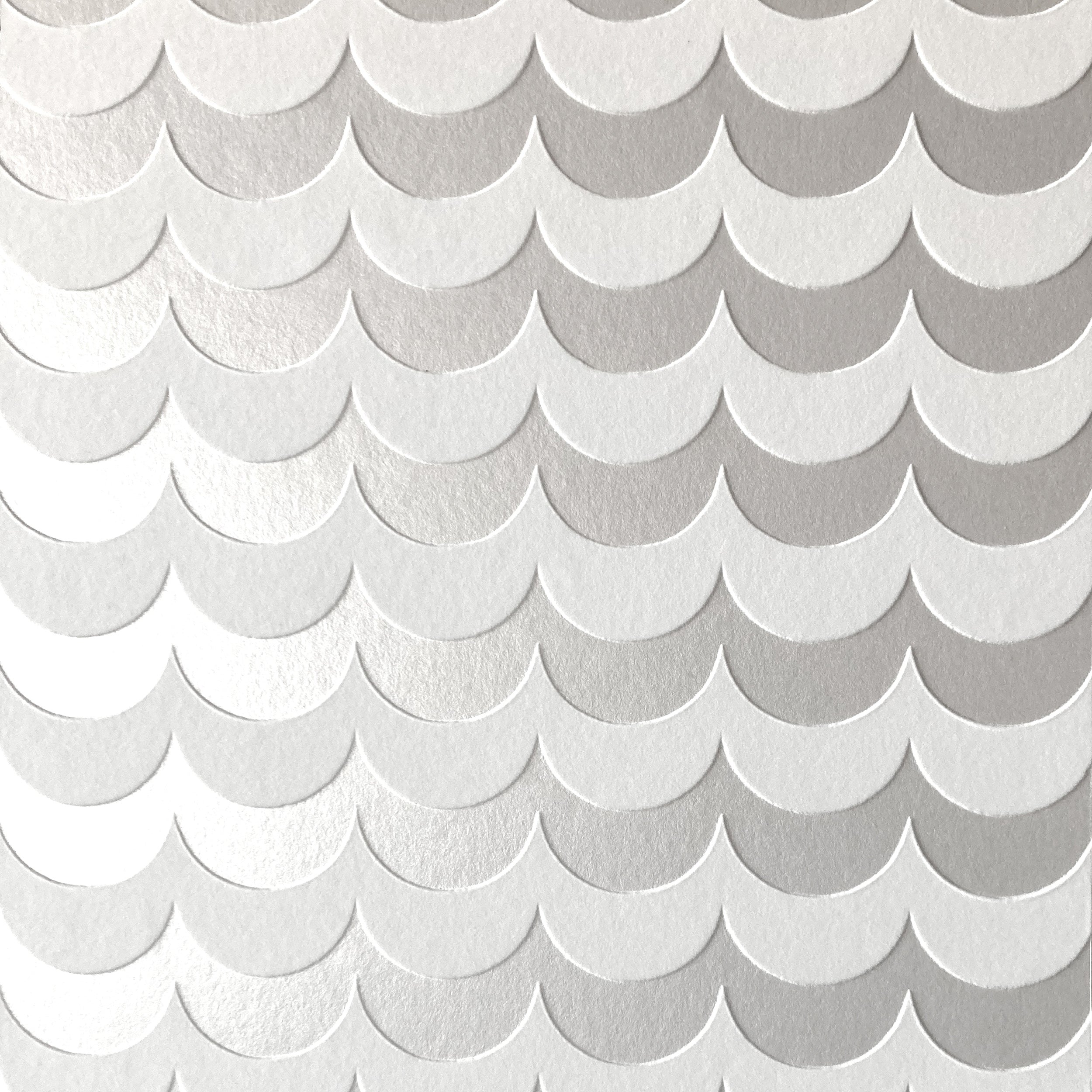 SCOOP wallpaper white flock / silver lustre